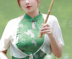 秀人网 – 雨儿酱eve带来的无圣光裤里丝秀：就在这里