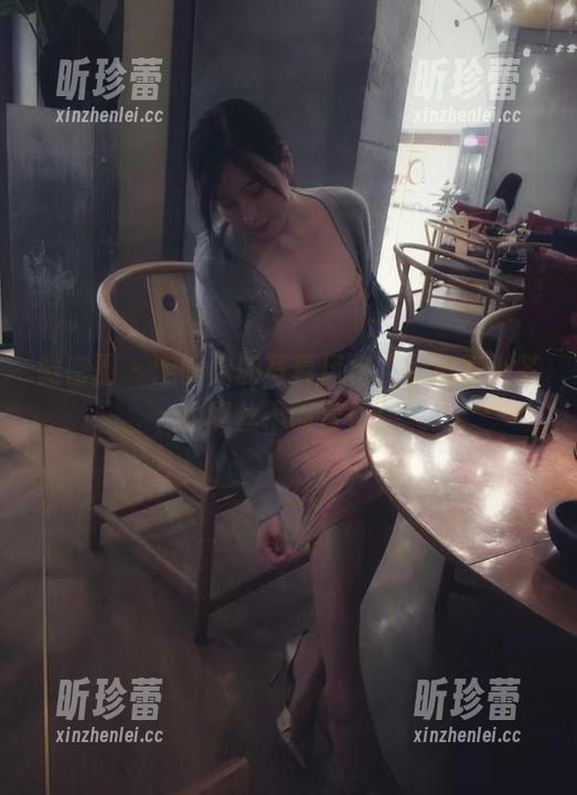 微密圈 - 定制你的写真风格，围绕童小芯的黑丝不断变化！