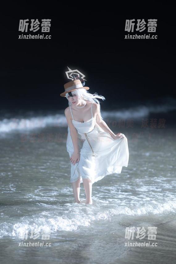 高清合集，让纸悦Etsu_ko和美咲泳装教你在泳池边怎么才能变身“人鱼”！