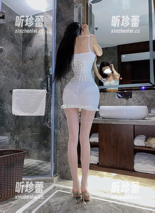 微密圈 - 在天台狂欢的脸红Dearie与写真，算不算给阳台一种新的定义？