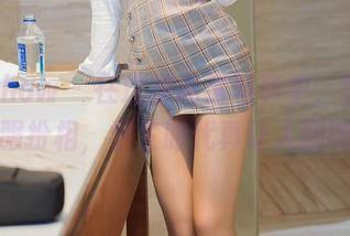 花漾show – 在这部高清写真中，李可可校服扮相，学生时代真让人回味。