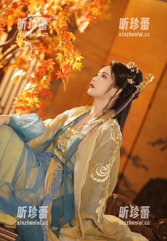 苏嫣嫣阿姨 等啊等,苏嫣嫣阿姨又发新作了,这白色猫耳头饰……不由得想多看几眼!