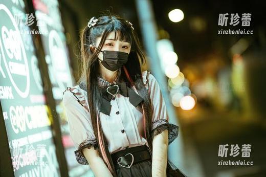 落落Raku 落落Raku的短裤?最新美图里好像隐约出现了一些别的东西