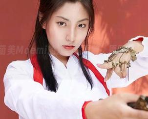 蜜桃社 – 在萌美Moemi的双马尾面前，原图和下载都是小case！
