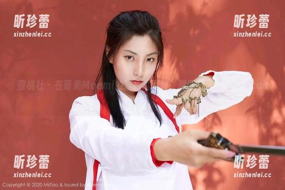 蜜桃社 - 在萌美Moemi的双马尾面前，原图和下载都是小case！