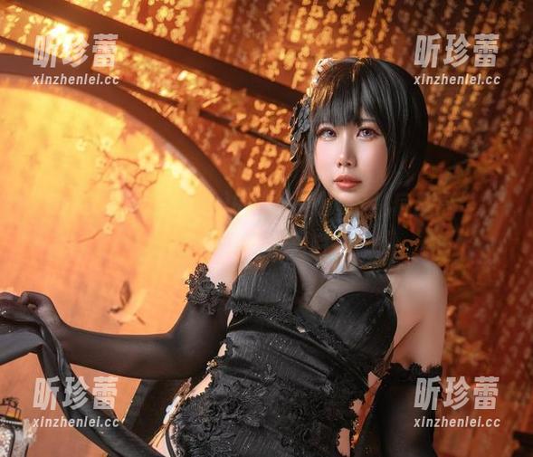 阿九从不咕咕(九言)的“体操服VS私房日常”，图片里的对峙