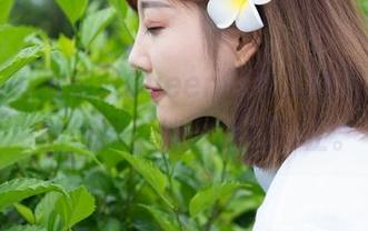魅妍社 – 王婉悠Queen的双人瞬间，页面中的美图，恍若时光静止。