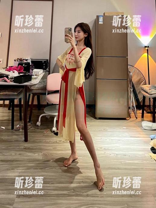 微密圈 - 关注黎允熙？别说我没提醒你，她的美脚简直太吸睛